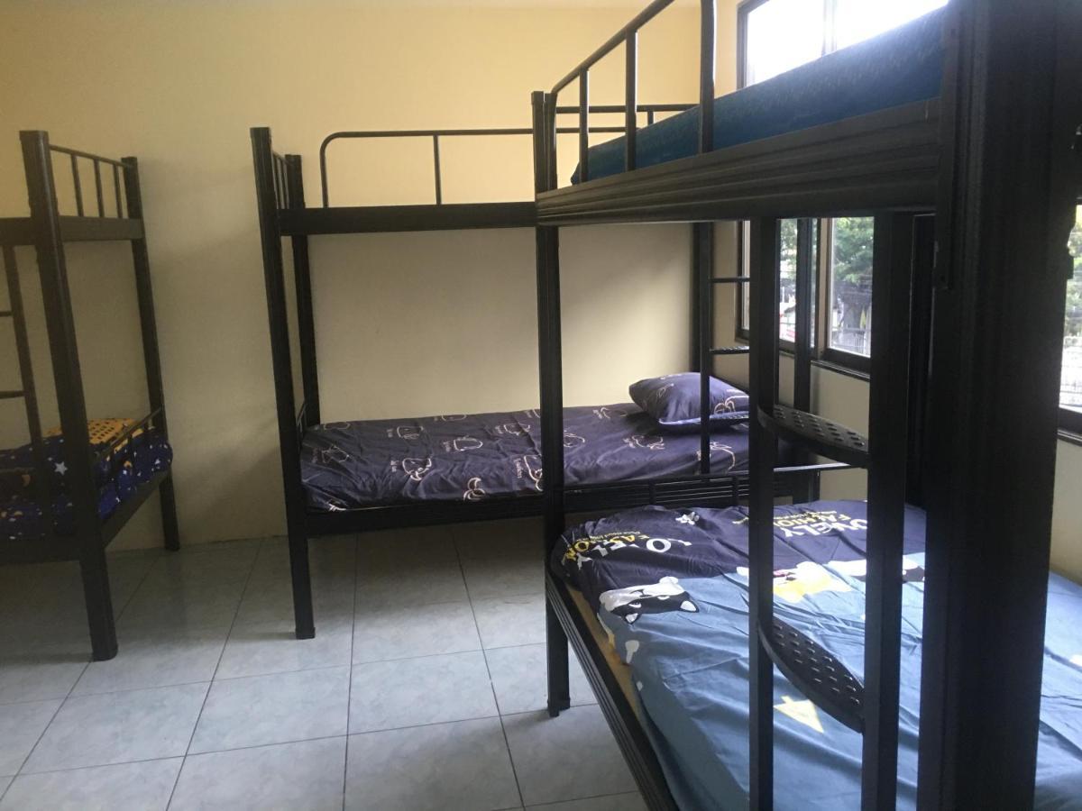 Ostello Gung Domitory Pattaya Esterno foto